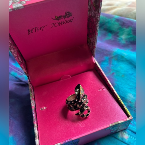 Betsey Johnson Black Snake Statement Ring - Picture 5 of 6